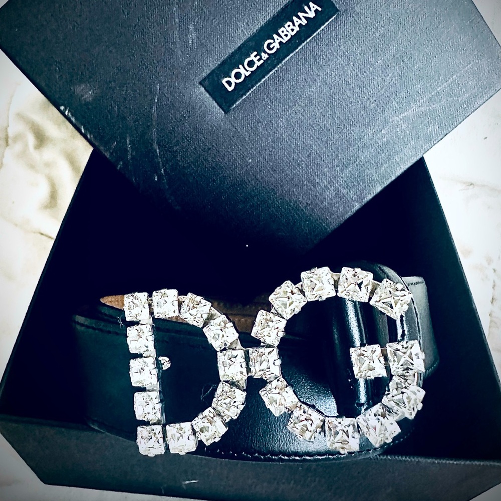 Dolce & Gabbana Women's Crystal Embellished Logo
Leather Black Belt-authentic